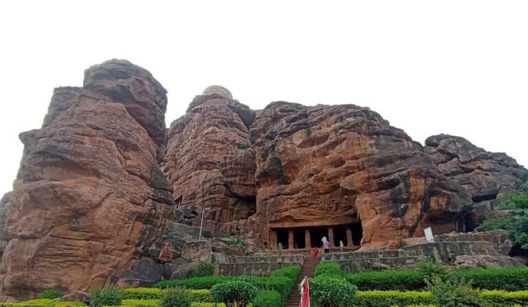 Best Places to Visit in Badami - Hotels near Badami Cave Temples