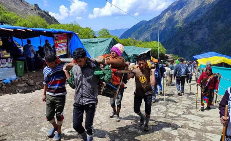 How to Reach Kedarnath by Flights, Trains, Buses, and Taxis