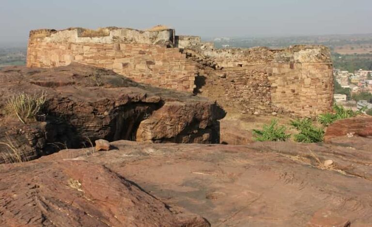 Best Places to Visit in Badami - Hotels near Badami Cave Temples